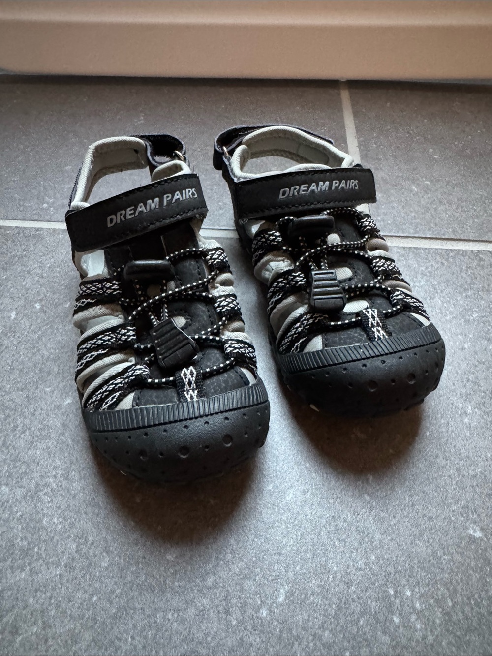 Dream Pairs Kids Black and Gray Closed-Toe Water Shoes
